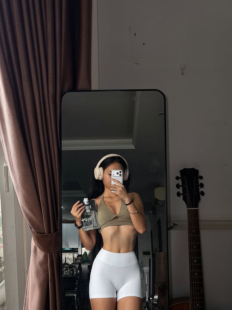 Hot girl đêm xem bóng đá, sáng vẫn đi gym và