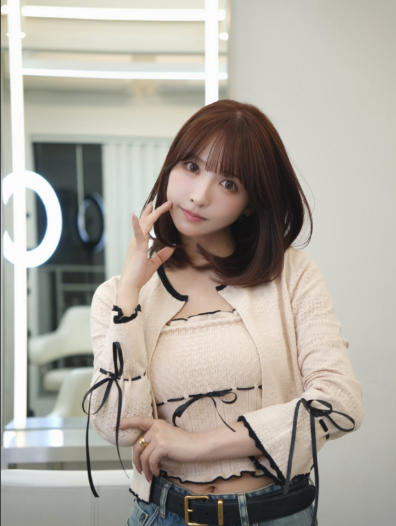 Hậu giải nghệ, Yua Mikami tiếp tục khoe đường cong gợi cảm, lên tiếng trước làn sóng tẩy chay