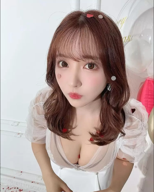 Hậu giải nghệ, Yua Mikami tiếp tục khoe đường cong gợi cảm, lên tiếng trước làn sóng tẩy chay