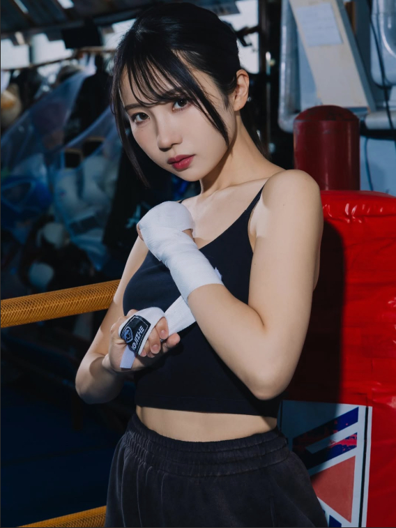 Hot girl xinh đẹp bàng hoàng, phát hiện camera quay lén trong phòng thay đồ, sốc với danh tính nghi phạm
