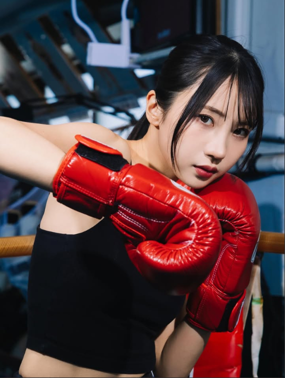 Hot girl xinh đẹp bàng hoàng, phát hiện camera quay lén trong phòng thay đồ, sốc với danh tính nghi phạm