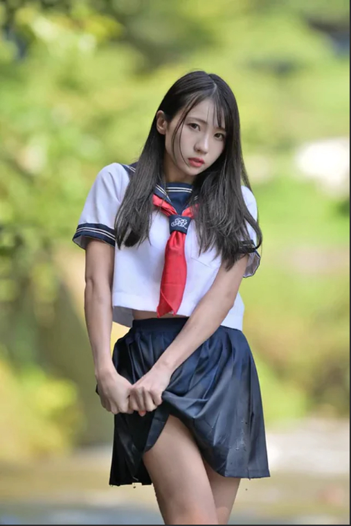 Hot girl xinh đẹp bàng hoàng, phát hiện camera quay lén trong phòng thay đồ, sốc với danh tính nghi phạm