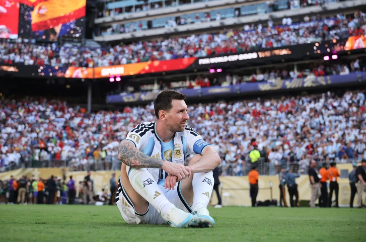 Tây Ban Nha vô địch nhưng Messi mãi ở trong tim, hot girl