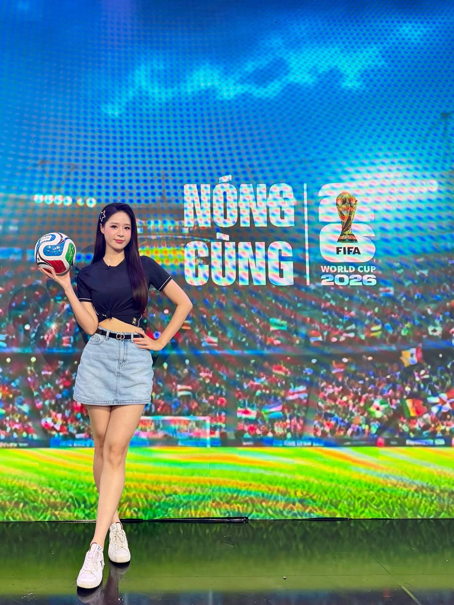 Nữ MC xinh đẹp đến nỗi fan khẳng định