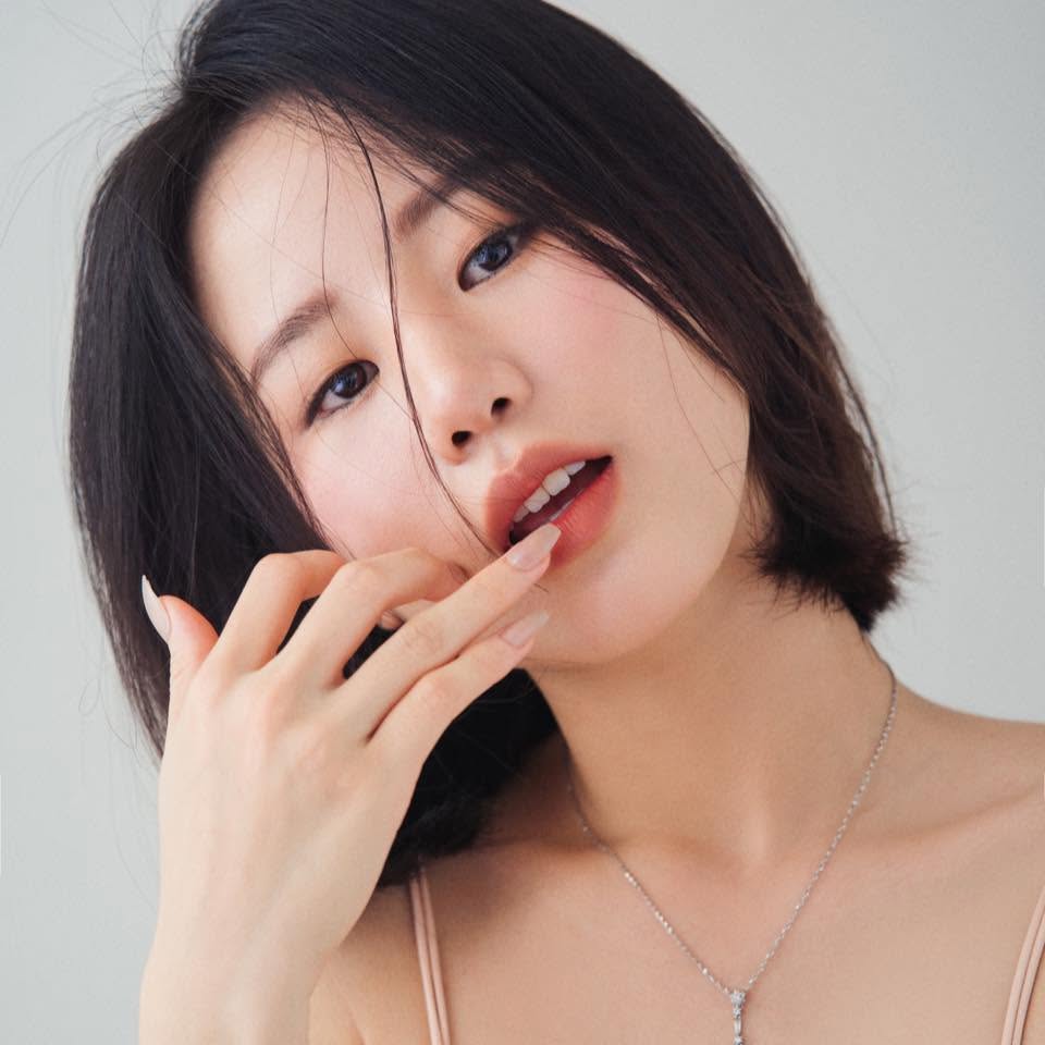 Nữ c&aacute;n bộ thuế xinh đẹp Nguyễn Thảo Trinh: Rich kid nổi tiếng g&acirc;y sốt mạng x&atilde; hội - Ảnh 7.