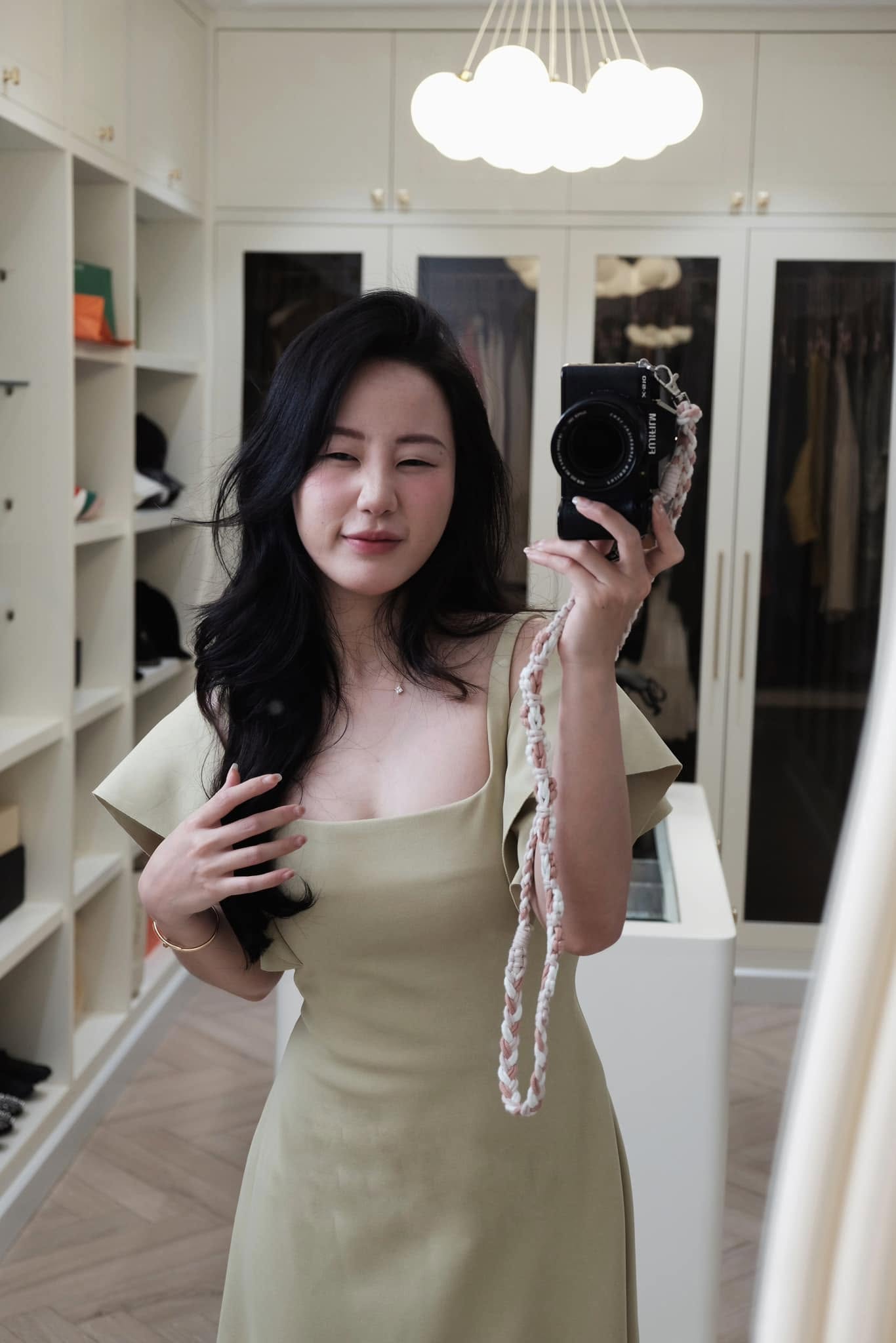 Nữ c&aacute;n bộ thuế xinh đẹp Nguyễn Thảo Trinh: Rich kid nổi tiếng g&acirc;y sốt mạng x&atilde; hội - Ảnh 13.