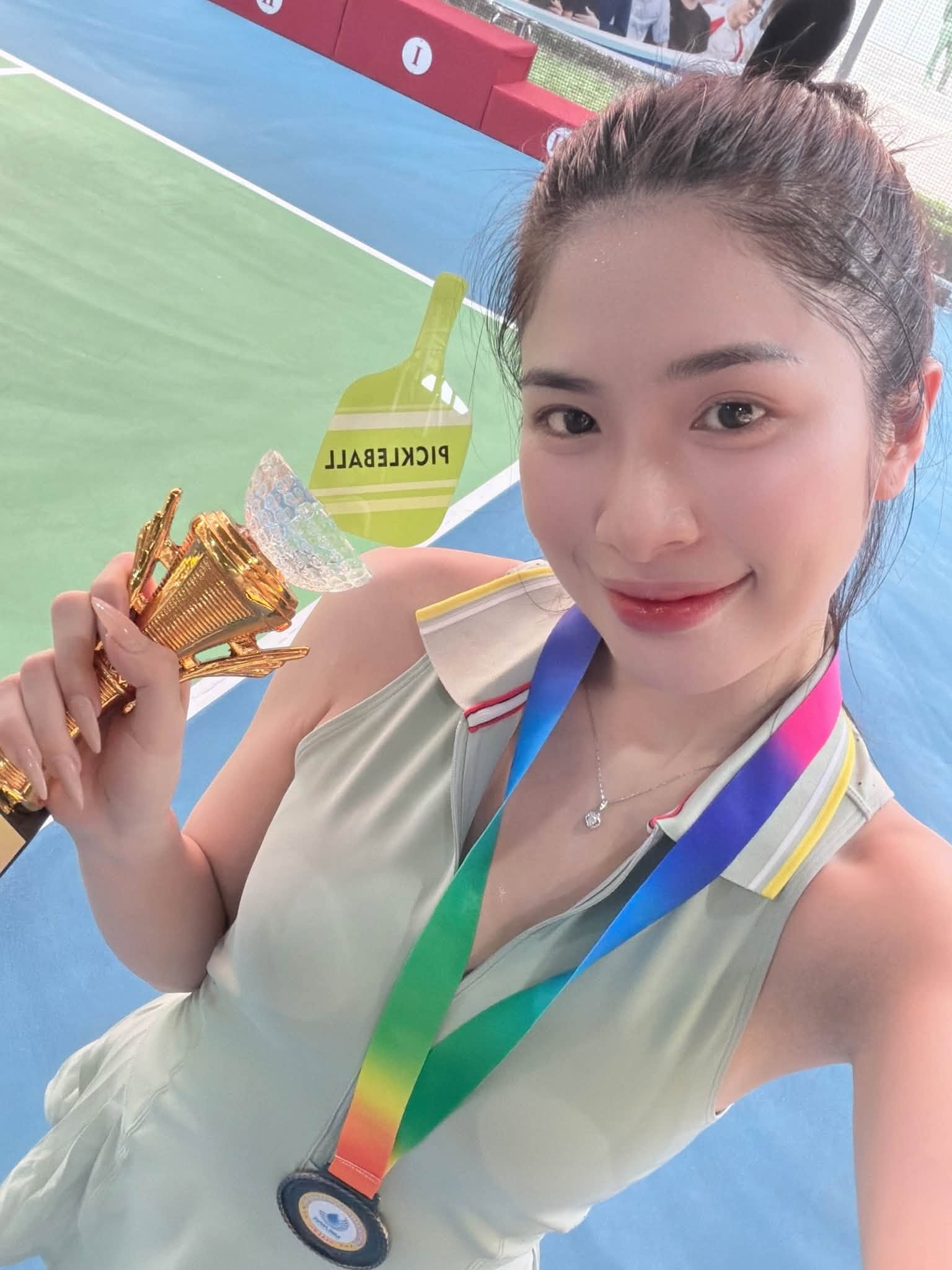 Xả loạt ảnh chơi Pickleball, hot girl khiến CĐM không khỏi thích thú