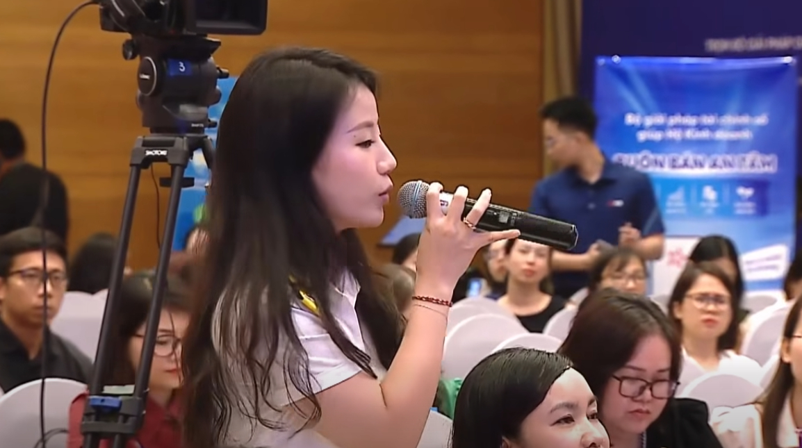Nữ cán bộ thuế gây