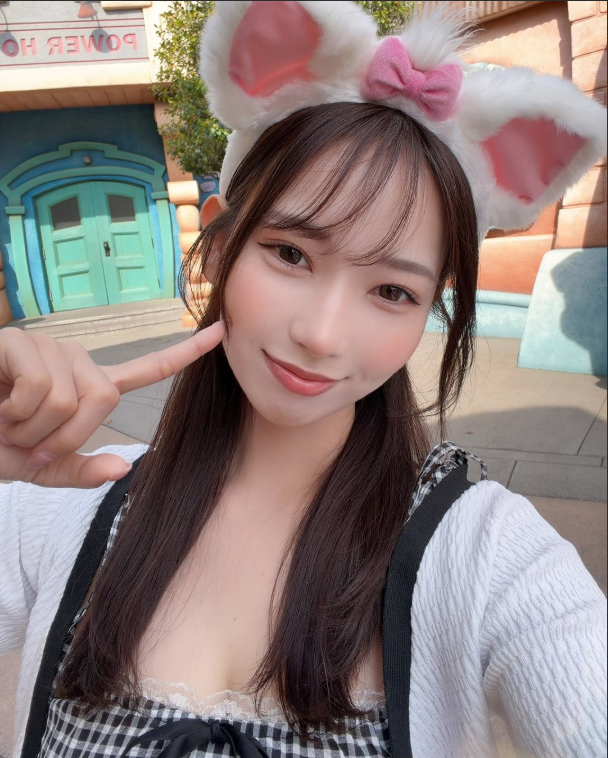 Còn chưa debut, hot girl tân binh này đã nổi như cồn vì quá quyến rũ, hàng chục nghìn người đổ xô theo dõi trang cá nhân