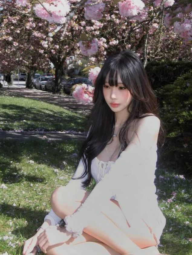 Khoe bạn gái gợi cảm, nam streamer được CĐM ghen tị, khẳng định là chàng trai