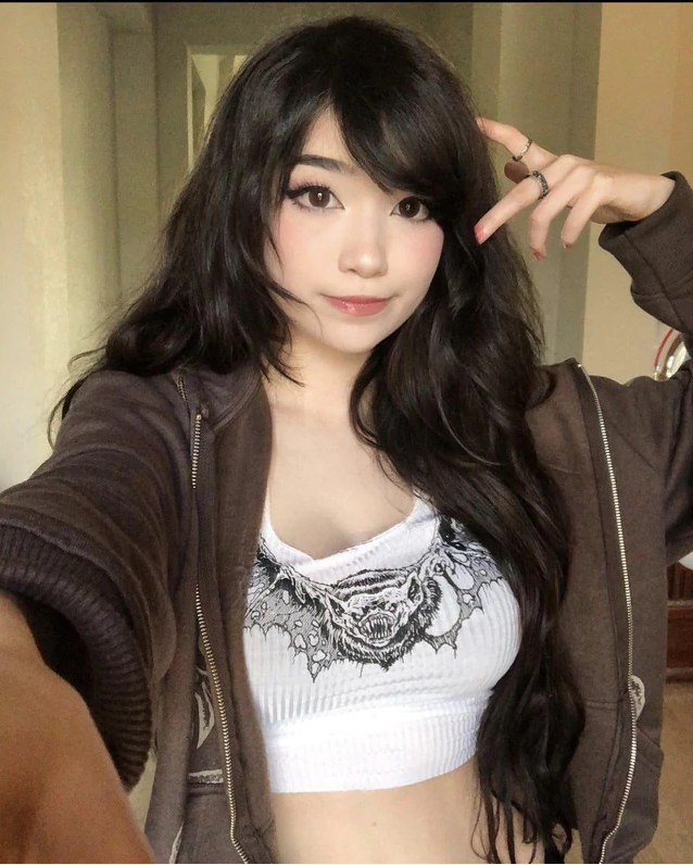Nữ streamer xinh đẹp khiến người xem ngỡ ngàng khi quá hiểu 