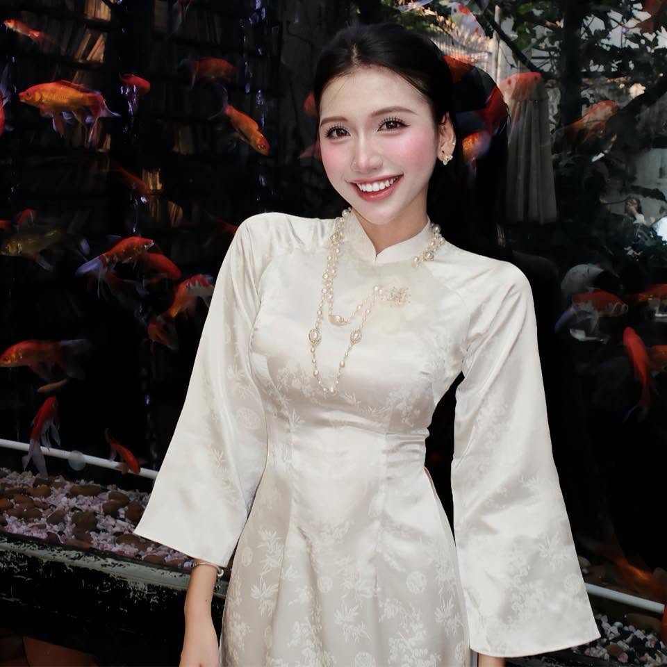 Hóa thiên thần trong bộ ảnh sinh nhật, nữ game thủ khiến anh em phải