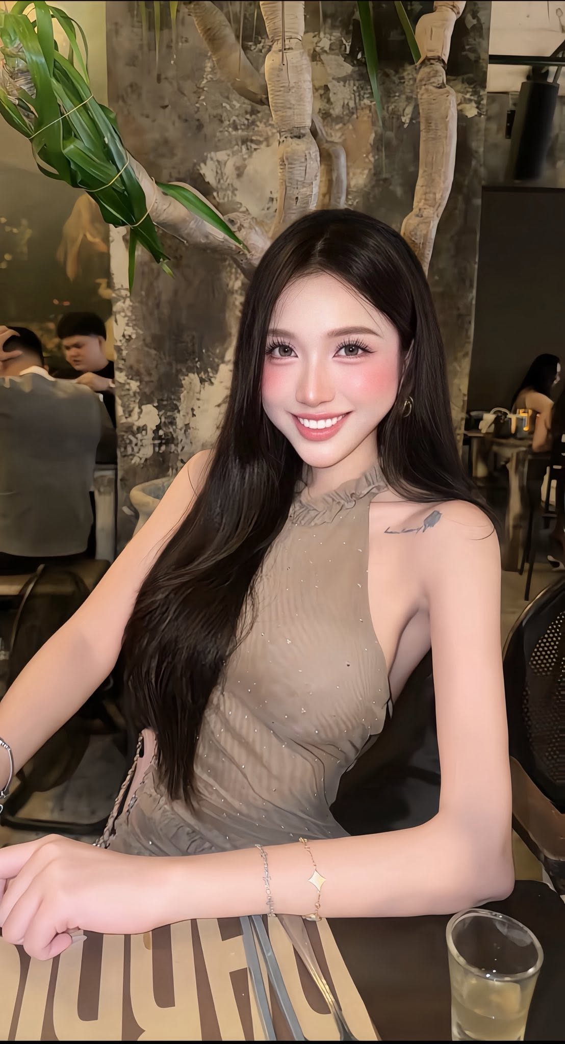 Hóa thiên thần trong bộ ảnh sinh nhật, nữ game thủ khiến anh em phải