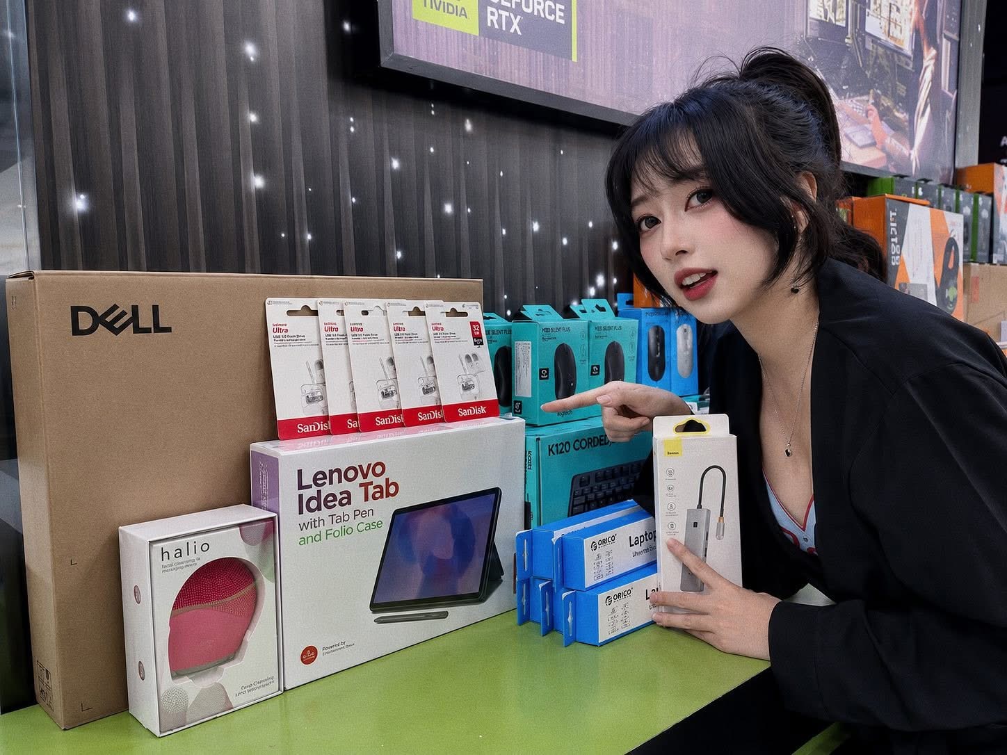 Hot girl lên đồ bán gaming gear cực chất, đốn tim dân mạng!