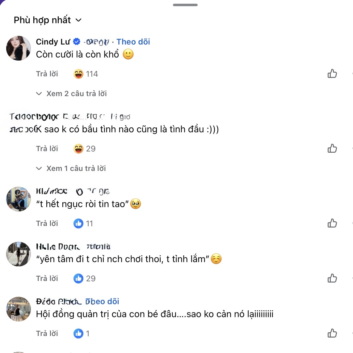 Helia Bảo Hân giơ biển