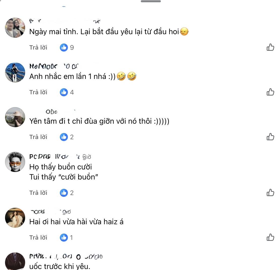 Helia Bảo Hân giơ biển
