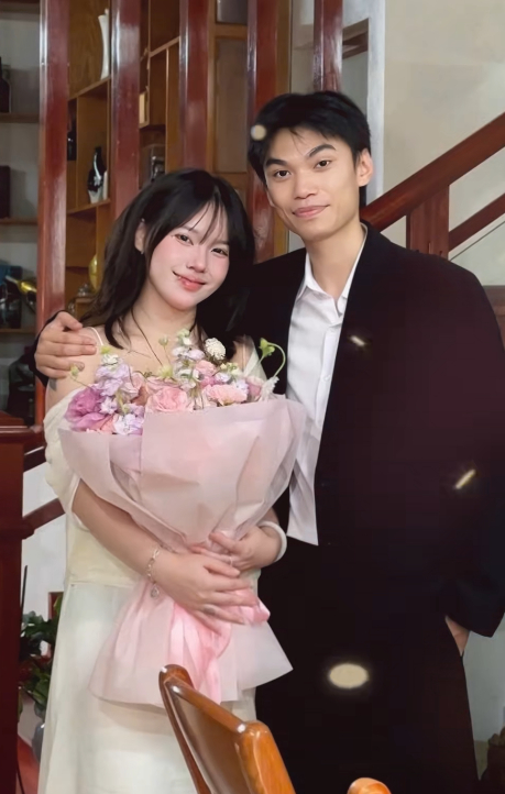 Cặp bạn thân chí cốt yêu hai chị em ruột, fan nam 