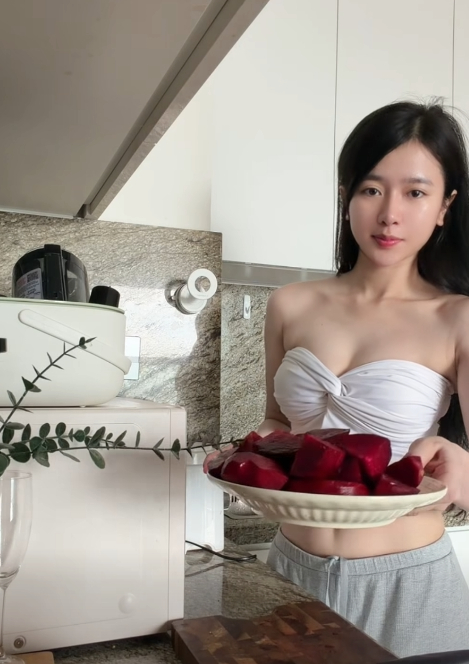 Hot girl Vũ Phương Thảo sở hữu những clip 