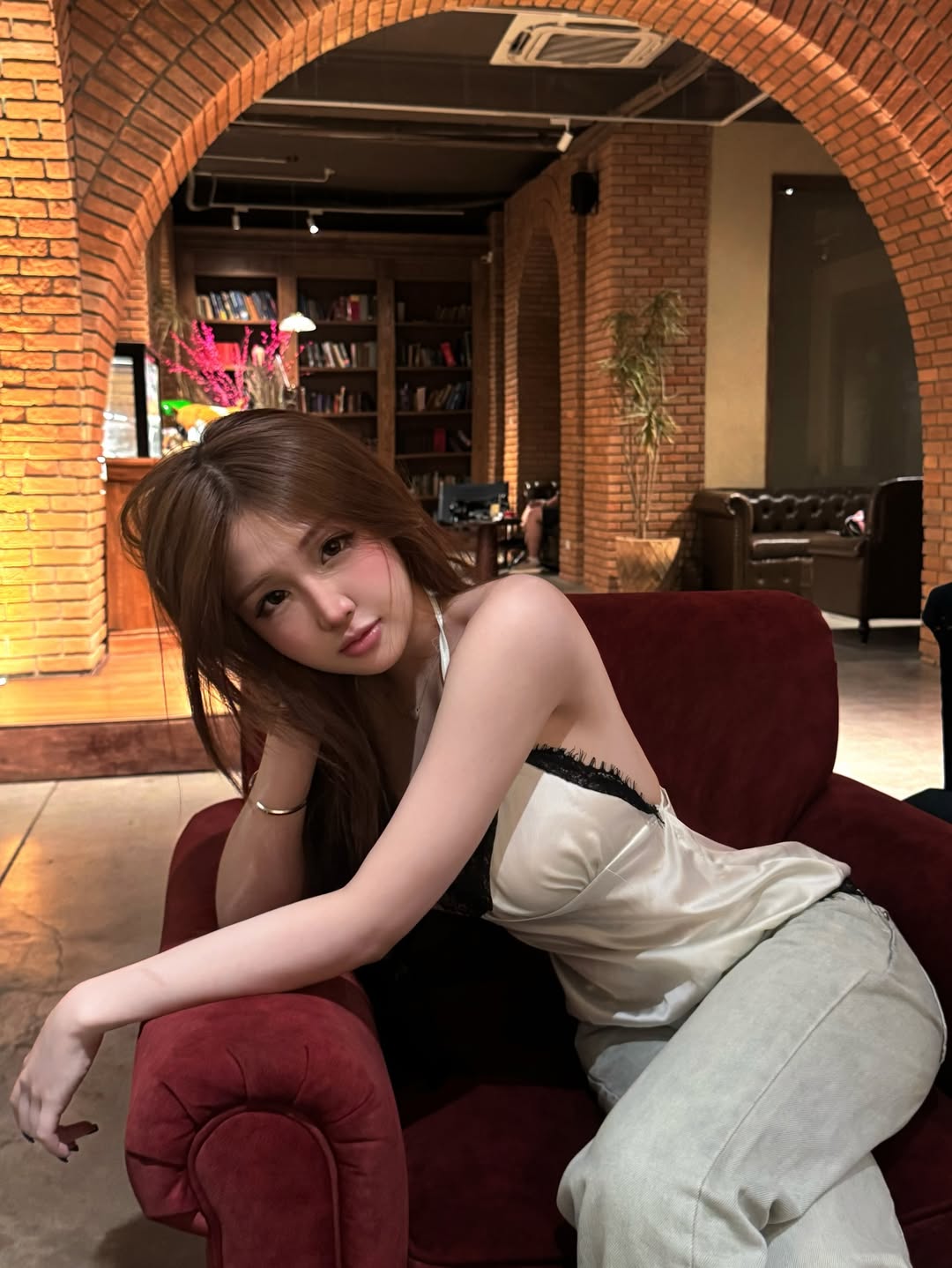 Hot girl Nhi Kiều khoe ảnh đi sở thú,