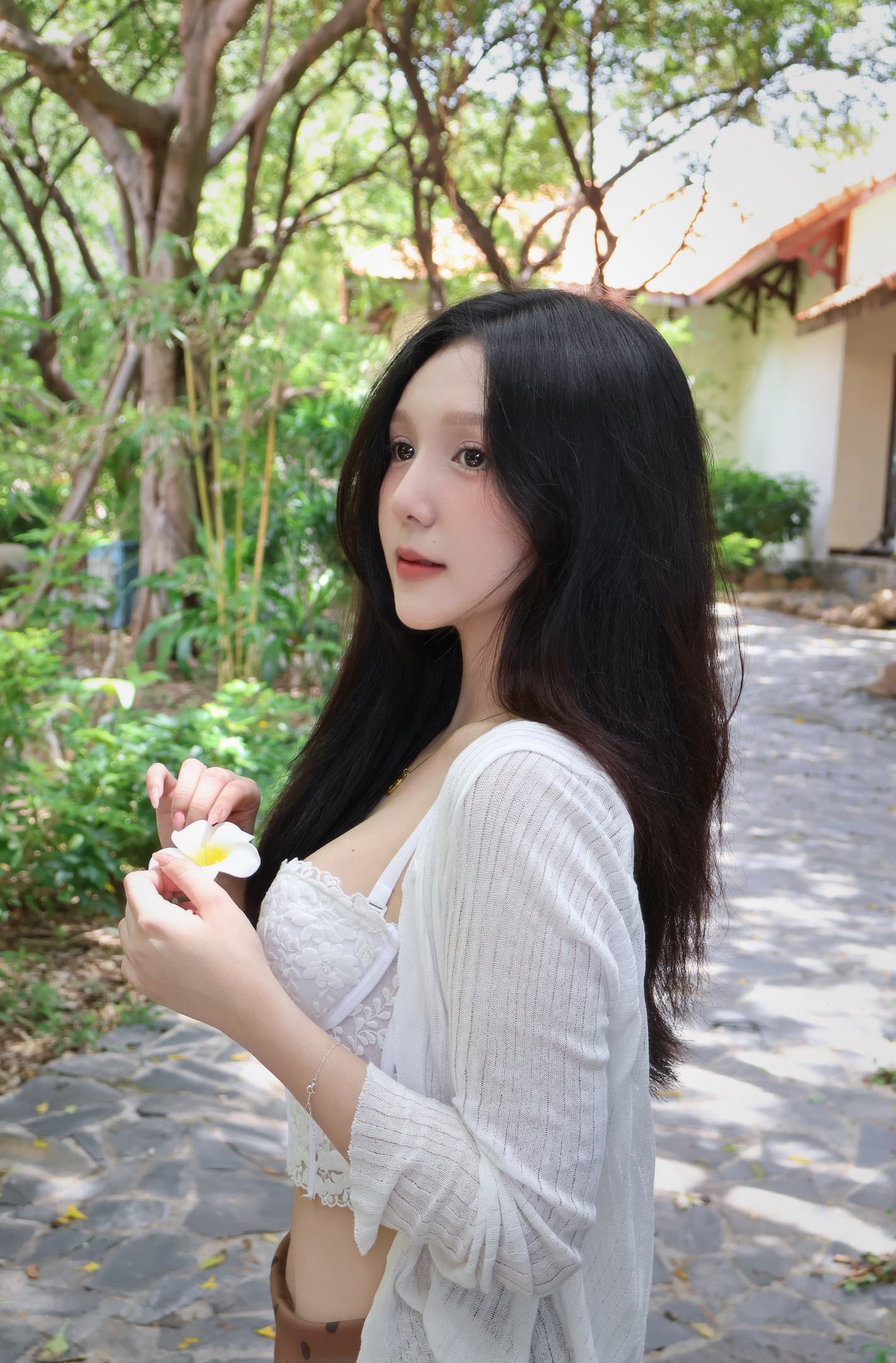 Quyết phủ sóng mọi nền tảng với bộ ảnh Phú Quý 