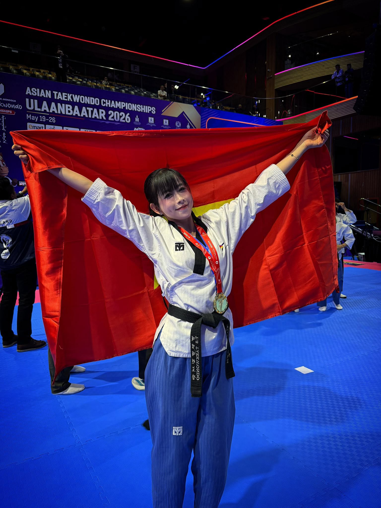 Hot girl Taekwondo năm nào bất ngờ khoe dáng táo bạo,