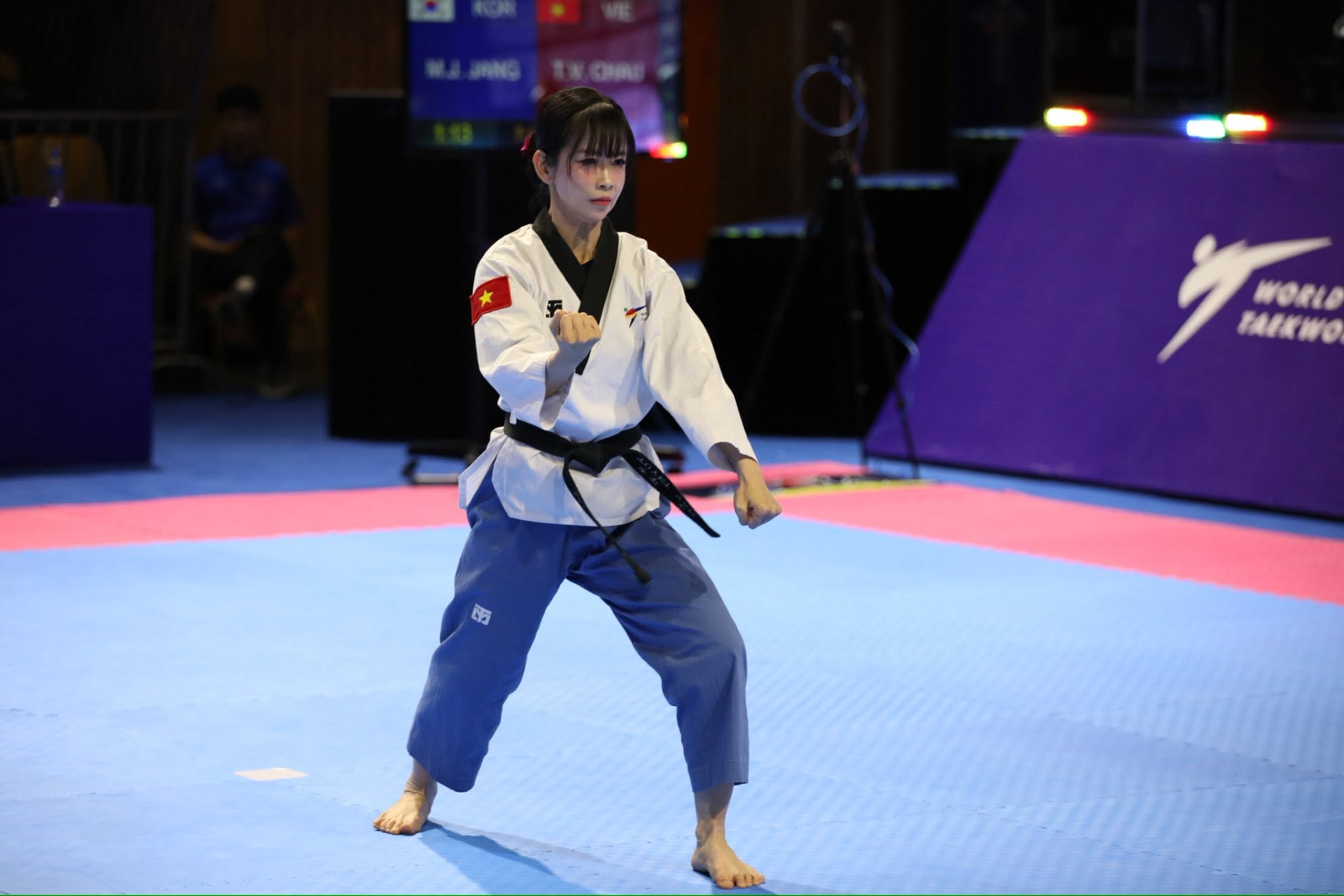 Hot girl Taekwondo năm nào bất ngờ khoe dáng táo bạo,
