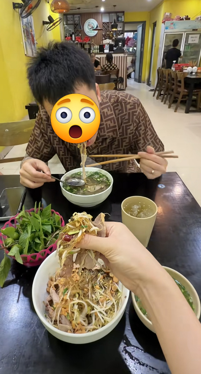Cặp đôi quay TikTok