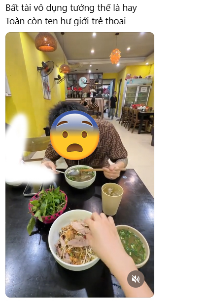 Cặp đôi quay TikTok