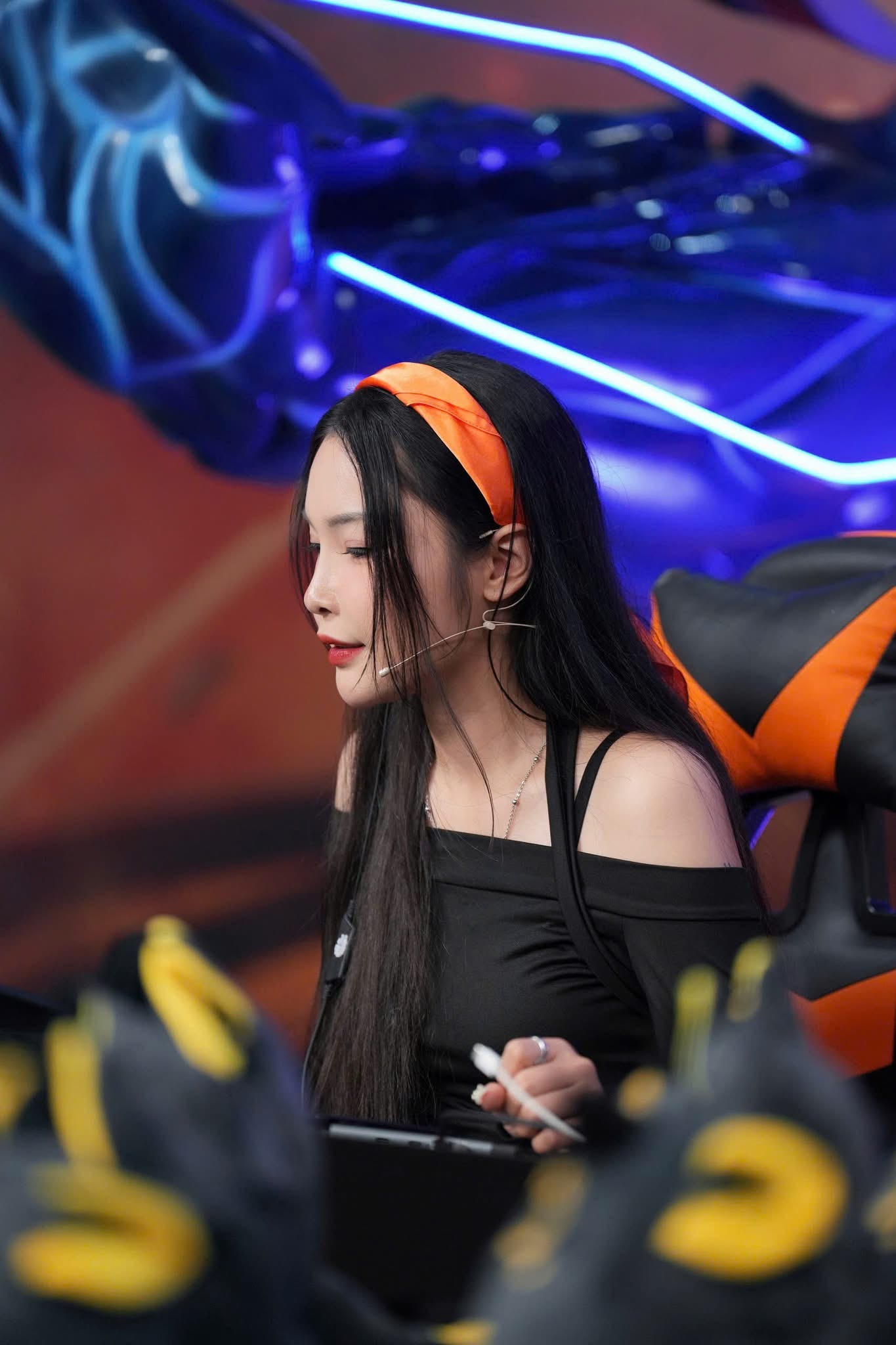 Nổi tiếng với nụ hôn viral, hot girl VALORANT có màn nâng cấp giao diện gợi cảm bùng nổ