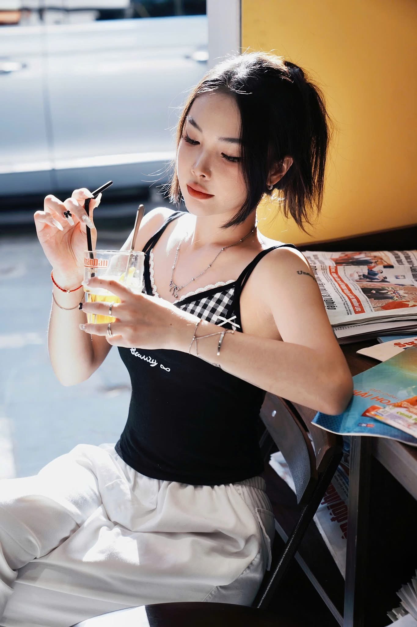 Nổi tiếng với nụ hôn viral, hot girl VALORANT có màn nâng cấp giao diện gợi cảm bùng nổ