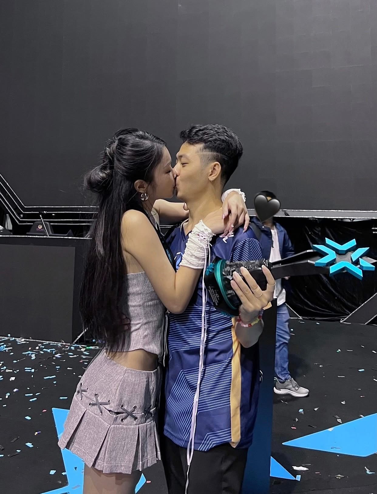 Nổi tiếng với nụ hôn viral, hot girl VALORANT có màn nâng cấp giao diện gợi cảm bùng nổ