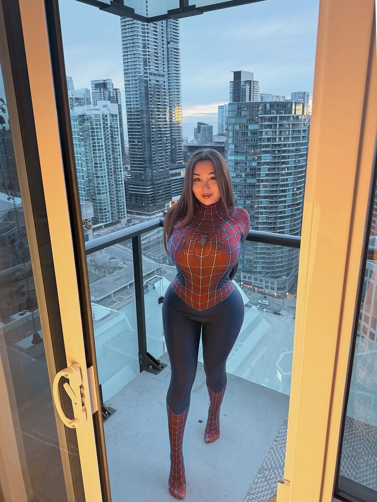 Phim Người nhện vừa ra mắt, trào lưu cosplay Spider-Woman quyến rũ bùng nổ, thiêu đốt mạng xã hội