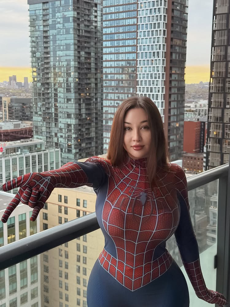 Phim Người nhện vừa ra mắt, trào lưu cosplay Spider-Woman quyến rũ bùng nổ, thiêu đốt mạng xã hội