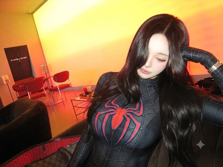 Phim Người nhện vừa ra mắt, trào lưu cosplay Spider-Woman quyến rũ bùng nổ, thiêu đốt mạng xã hội