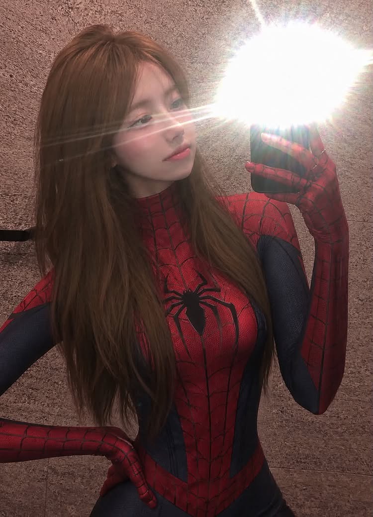 Phim Người nhện vừa ra mắt, trào lưu cosplay Spider-Woman quyến rũ bùng nổ, thiêu đốt mạng xã hội