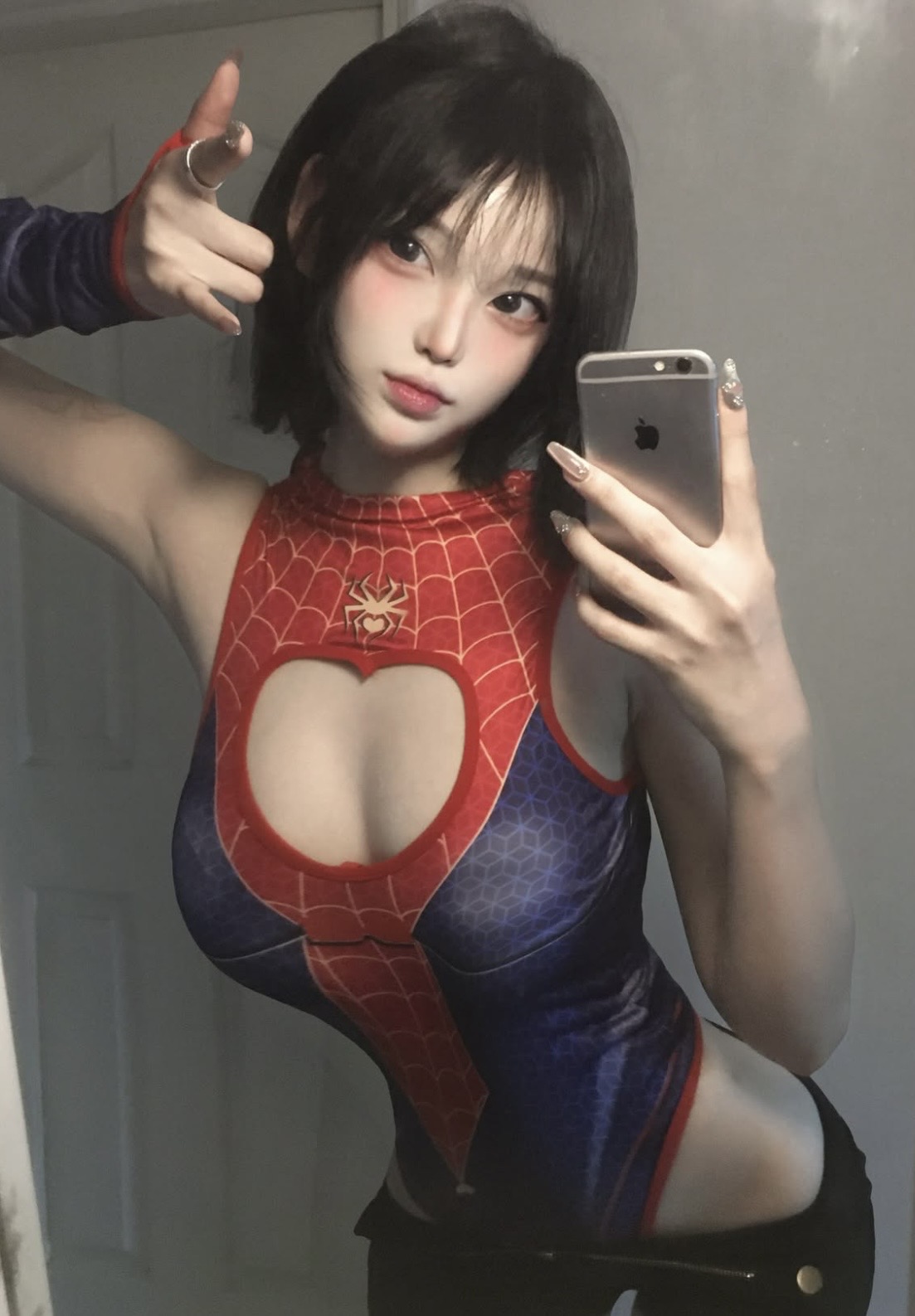 Phim Người nhện vừa ra mắt, trào lưu cosplay Spider-Woman quyến rũ bùng nổ, thiêu đốt mạng xã hội