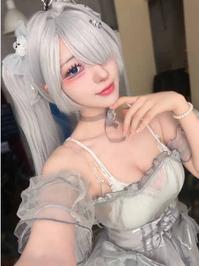 Gây sốt tại sự kiện mới đây, nữ cosplayer gợi cảm gây bão mạng, fan vẫn