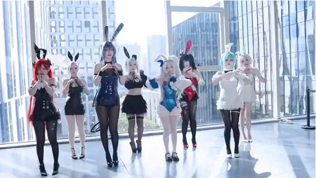 Gây sốt tại sự kiện mới đây, nữ cosplayer gợi cảm gây bão mạng, fan vẫn