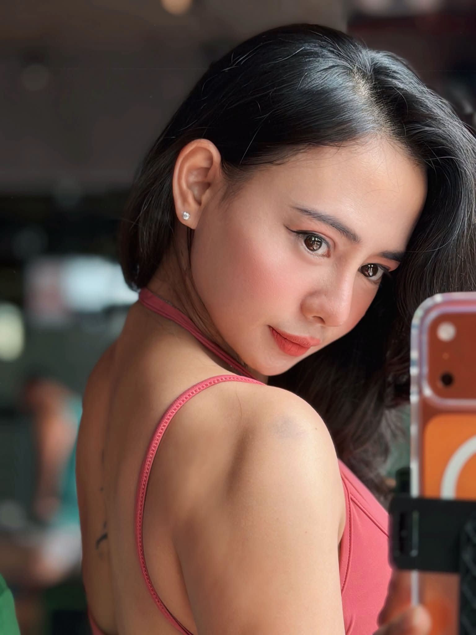 Diện áo dài khoe dáng, nữ gymer ghi điểm tuyệt đối, khiến CĐM hết lời khen ngợi