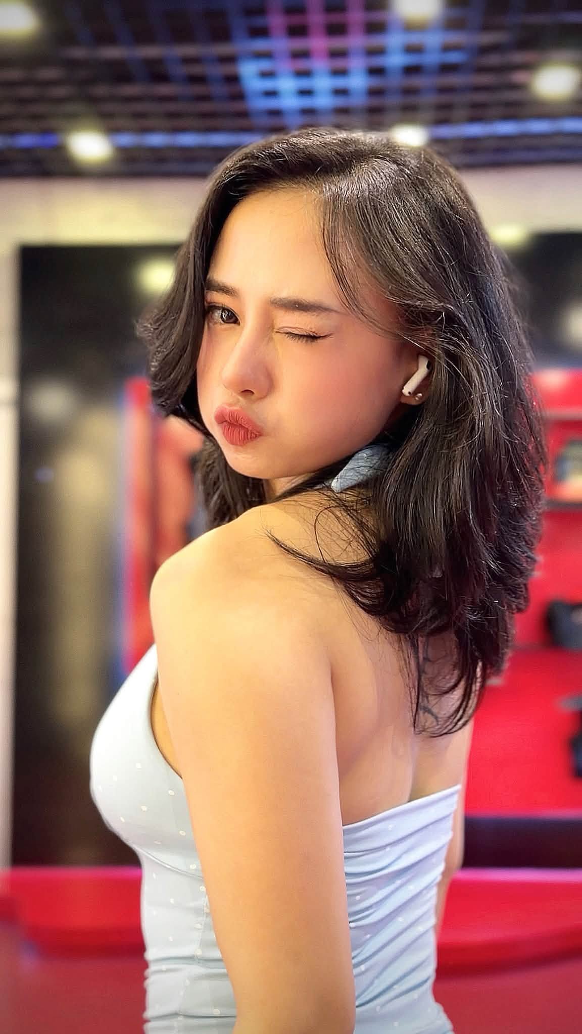 Diện áo dài khoe dáng, nữ gymer ghi điểm tuyệt đối, khiến CĐM hết lời khen ngợi