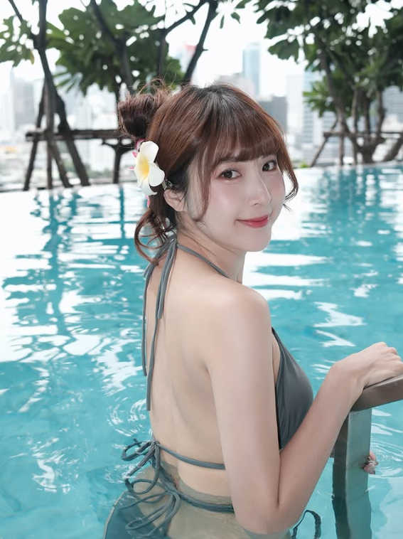Check in Việt Nam trong kỳ nghỉ, hot girl cổ vũ nhận mưa lời khen vì quá xinh, follow tăng chóng mặt