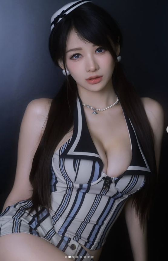 Fan nam run rẩy khi chụp ảnh cùng idol, gái xinh làng coser ghi điểm tuyệt đối nhờ hành động tinh tế