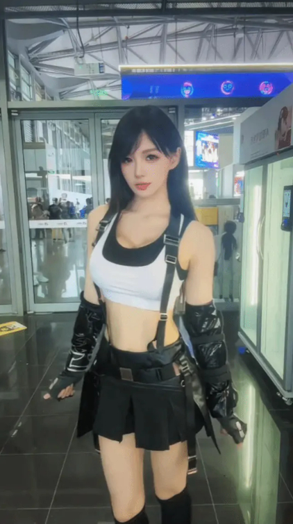 Cosplay giống như nhân vật bước ra từ game, hot girl mạng khiến CĐM sững sờ, được gọi là “Tifa số một MXH”