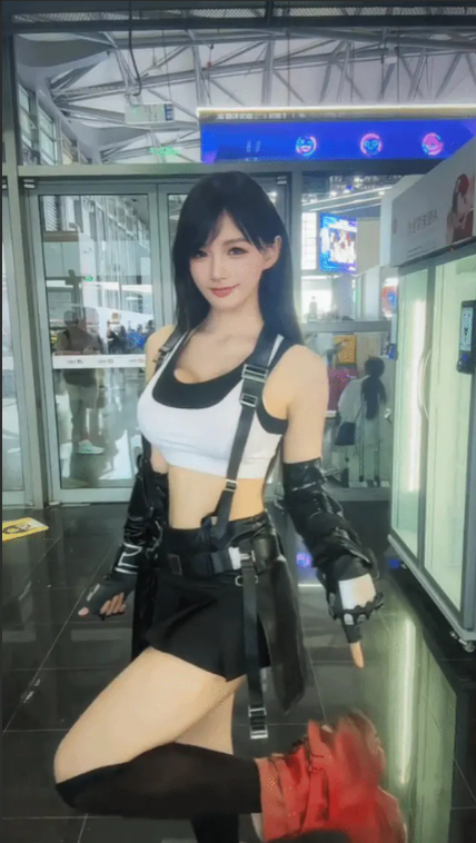 Cosplay giống như nhân vật bước ra từ game, hot girl mạng khiến CĐM sững sờ, được gọi là “Tifa số một MXH”