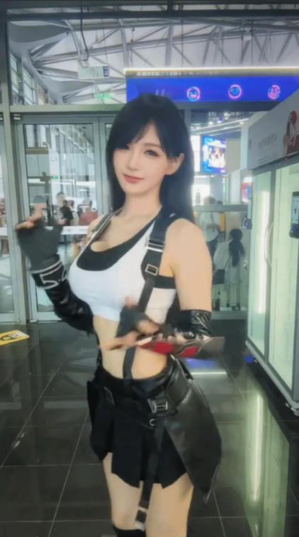Cosplay giống như nhân vật bước ra từ game, hot girl mạng khiến CĐM sững sờ, được gọi là “Tifa số một MXH”