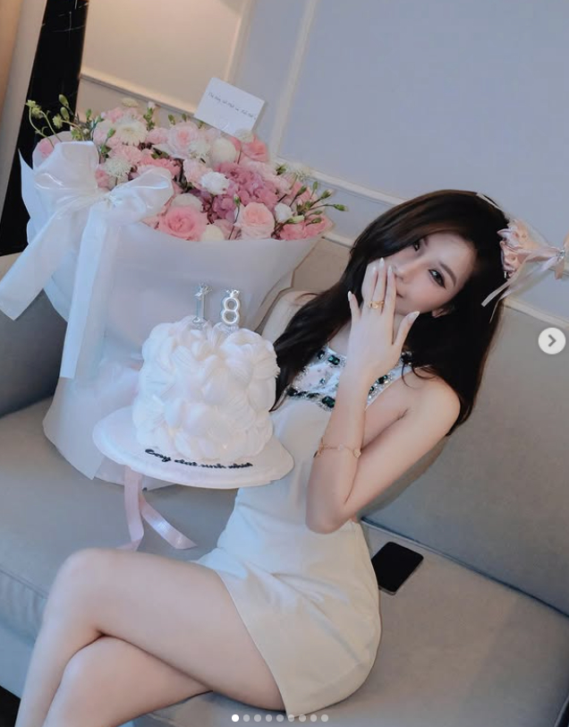 Chìm đắm trong trang cá nhân của hot girl Linh Slay, đúng nghĩa