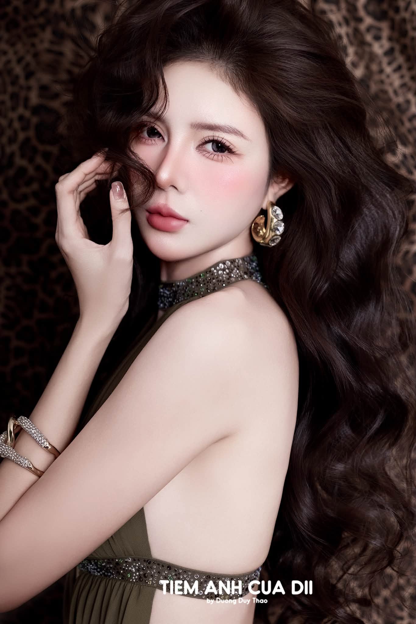 Lilly Luta lên đồ sang chảnh, fan dụi mắt không nhận ra cô nàng hot girl quen mặt