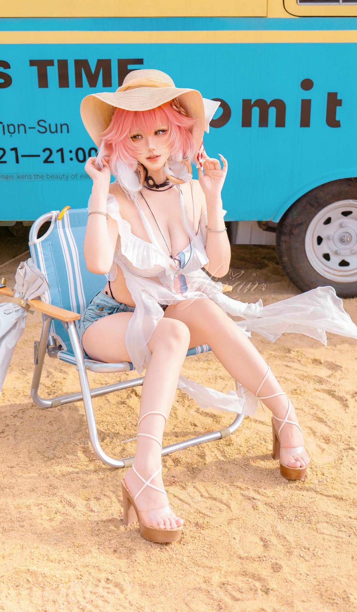 Chiêm ngưỡng nhan sắc của nữ coser 500.000 follow, cứ mỗi lần ra biển là lại khiến CĐM ngây ngất