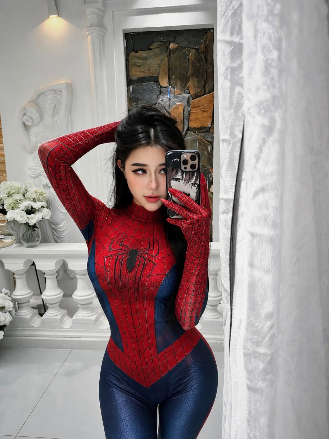 Nhờ chọn giúp phiên bản người Nhện phù hợp, hot girl này vô tình