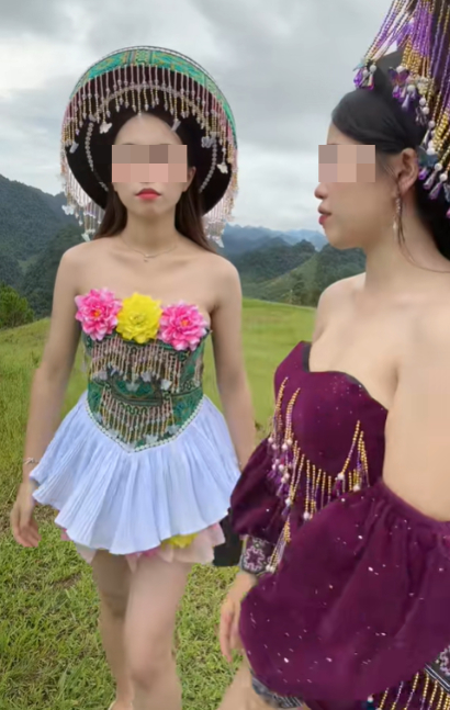 Ăn mặc phản cảm quay video, 2 cô nàng
